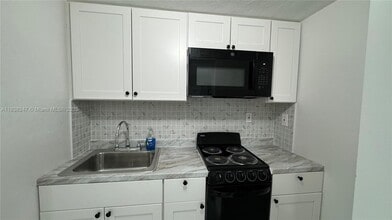 2481 NW 97th St in Miami, FL - Building Photo - Building Photo
