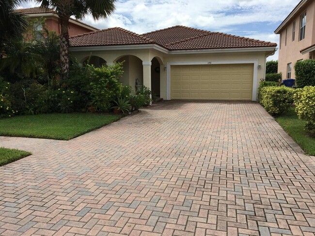 148 Catania Way in Royal Palm Beach, FL - Building Photo - Building Photo