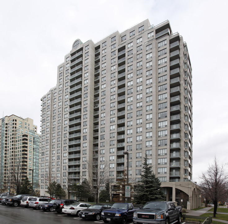 28 Empress Ave in Toronto, ON - Building Photo