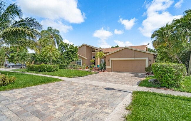 6585 NW 46th St in Lauderhill, FL - Building Photo - Building Photo