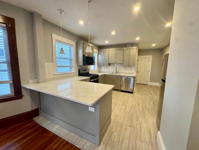 69 Turner St, Unit 1 in Boston, MA - Foto de edificio - Building Photo