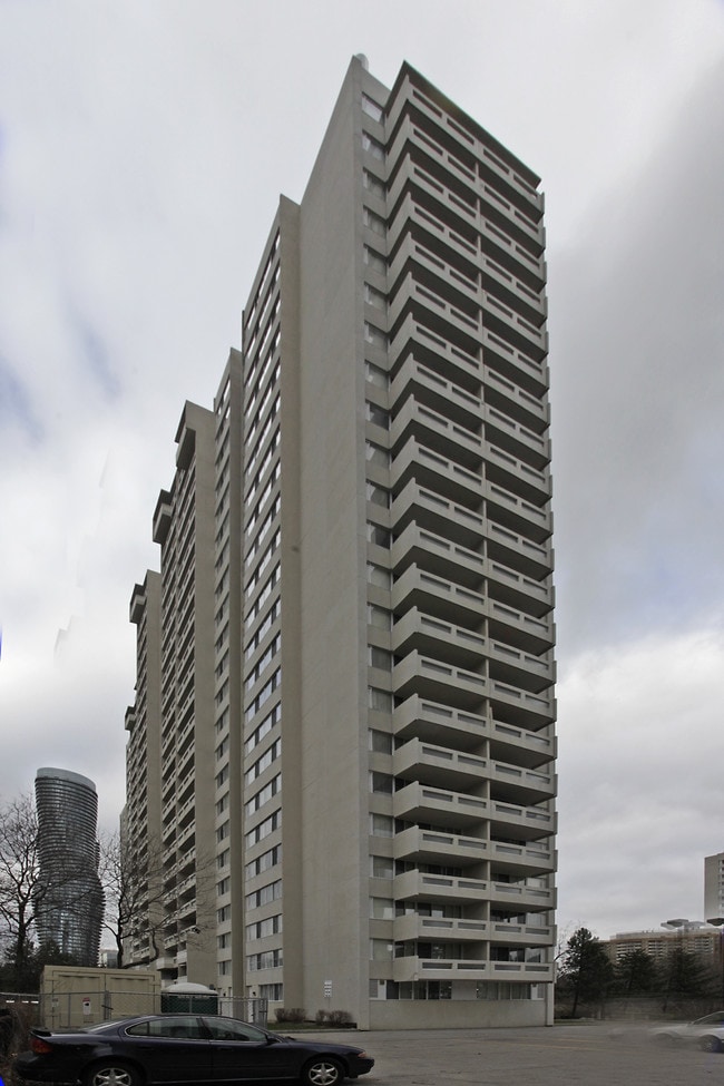 Mississauga Place in Mississauga, ON - Building Photo - Building Photo
