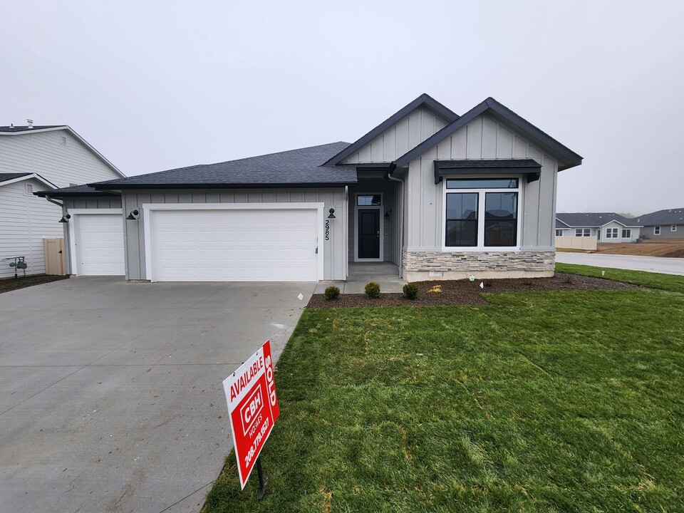 2985 N Mountain Lk Ave in Star, ID - Building Photo