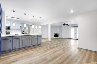 12614 Moss Hollow Ct in San Antonio, TX - Building Photo - Building Photo