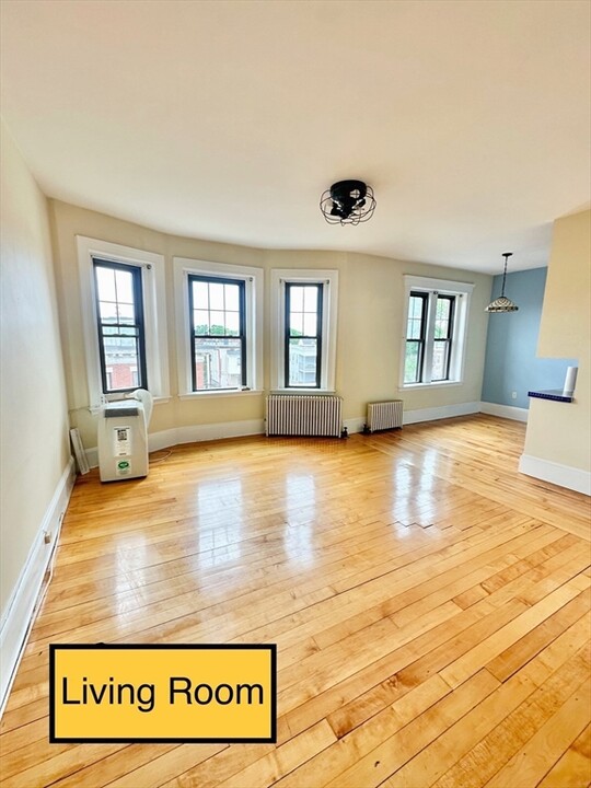 1161 Commonwealth Ave, Unit 8 in Boston, MA - Building Photo