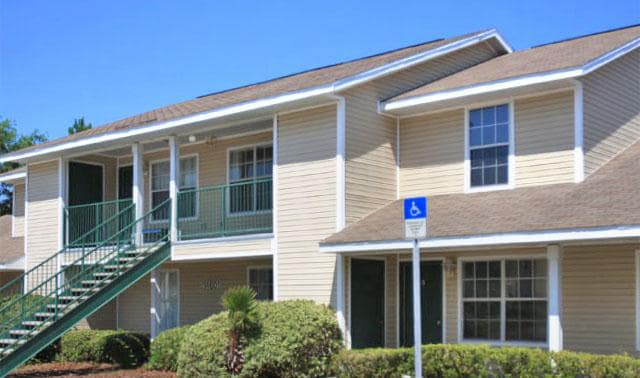 Ivy Chase Apartments in Hudson, FL - Foto de edificio - Building Photo