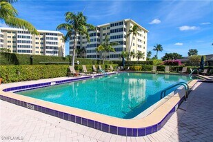 3400 Gulf Shore Blvd N in Naples, FL - Building Photo