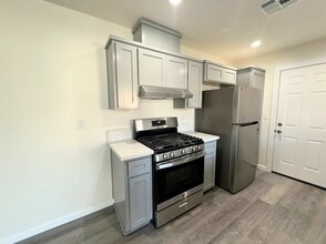 1422 Lansing St, Unit NA in Merced, CA - Foto de edificio - Building Photo