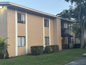 6031 10th Ave N in Greenacres, FL - Building Photo - Building Photo