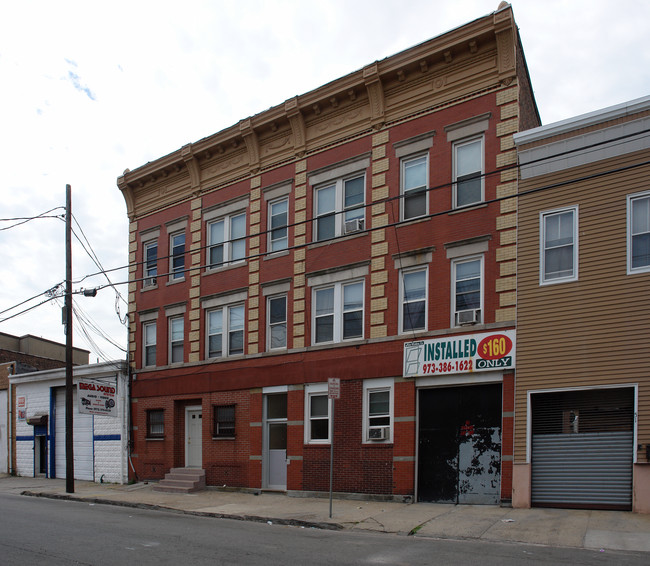 55 Malvern St in Newark, NJ - Foto de edificio - Building Photo