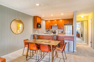 13954 NE 60th Way in Redmond, WA - Building Photo - Building Photo