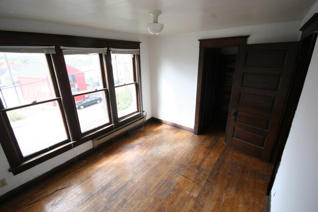 209 N Dewey St-Unit -209 1/2 N Dewey Street in Eau Claire, WI - Building Photo - Building Photo