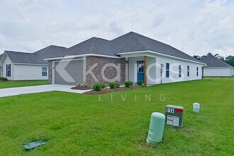 13784 Pinyon Dr in Denham Springs, LA - Foto de edificio - Building Photo