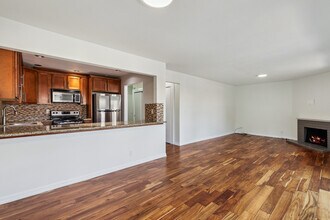 10410 NE 32nd Pl in Bellevue, WA - Building Photo - Building Photo