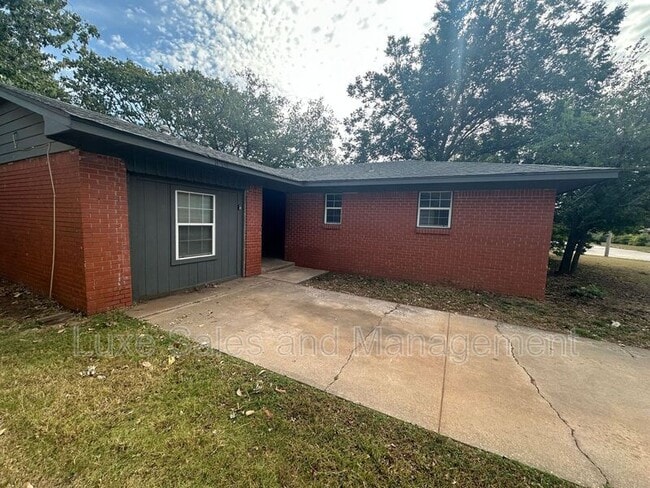8204 N Harvey Pl in Oklahoma City, OK - Building Photo - Building Photo
