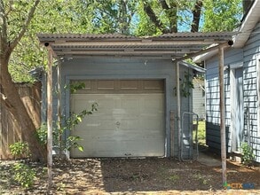 908 Pecan St in Seguin, TX - Building Photo - Building Photo