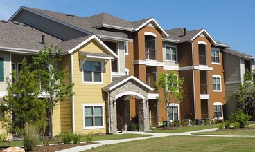 Cypress Creek at Joshua Station Apartment Homes in Joshua, TX - Foto de edificio - Building Photo