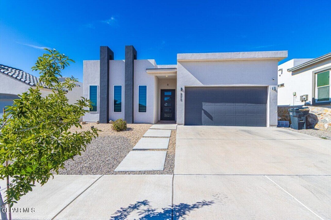 273 Hunstanton St in El Paso, TX - Building Photo