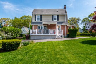 409 Mount Vernon St in Dedham, MA - Building Photo - Building Photo