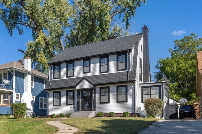 6811 Minne Lusa Blvd in Omaha, NE - Building Photo - Building Photo