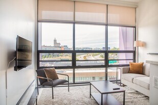 550 W Juneau Ave in Milwaukee, WI - Building Photo