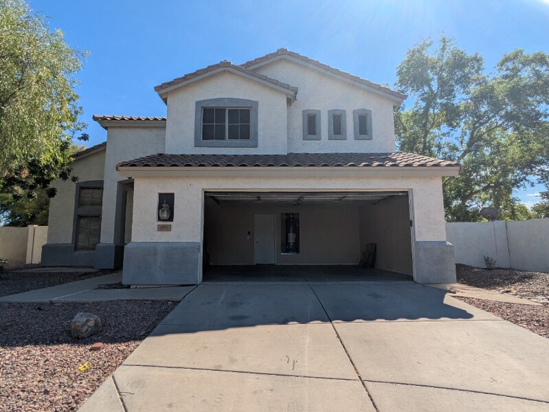 204 W Goldfinch Way in Chandler, AZ - Building Photo