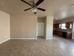 704 E College St in Princeton, TX - Foto de edificio - Building Photo