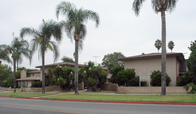 Hacienda in Riverside, CA - Foto de edificio - Building Photo