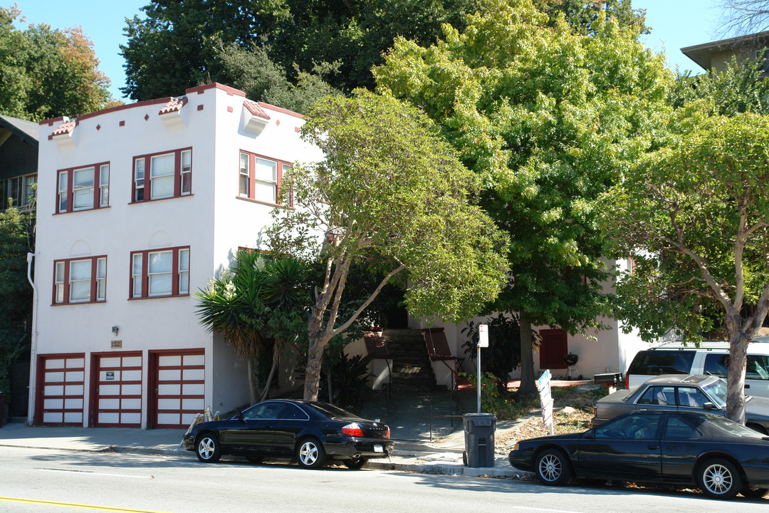 2620 Harrison St in Oakland, CA - Building Photo