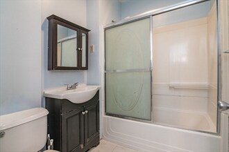 855 Belmont Ave, Unit Apt 1 in Springfield, MA - Foto de edificio - Building Photo