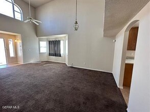14276 Desert Cloud Dr in Horizon City, TX - Foto de edificio - Building Photo