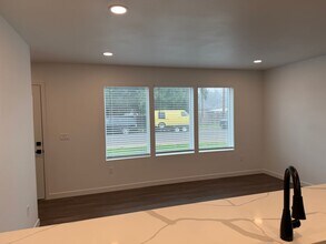 240 N 55th St in Springfield, OR - Building Photo - Building Photo