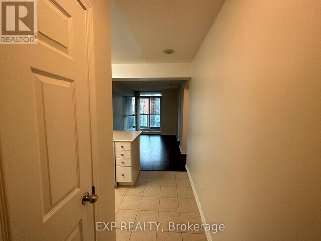 30 Harrison Garden Blvd in Toronto, ON - Building Photo - Building Photo