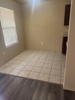 304 S Magnolia St in Crowley, TX - Building Photo