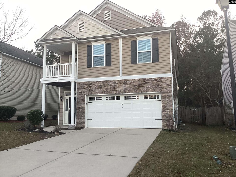 392 Longfellows Ln in Elgin, SC - Building Photo