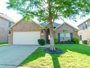 4605 Dogwood Dr in Denton, TX - Foto de edificio - Building Photo