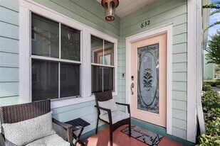 632 Charles Ct S in St. Petersburg, FL - Building Photo