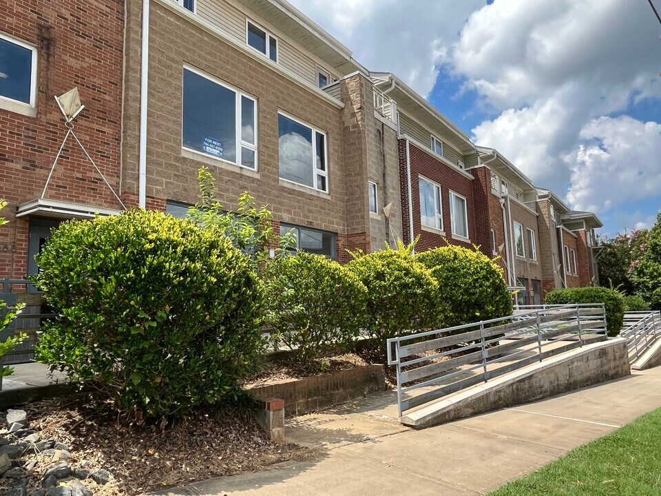 3586 N Davidson St in Charlotte, NC - Building Photo