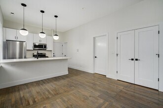 2137 N Maplewood Ave in Chicago, IL - Building Photo - Building Photo