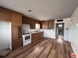 11916 Long Beach Blvd in Lynwood, CA - Building Photo