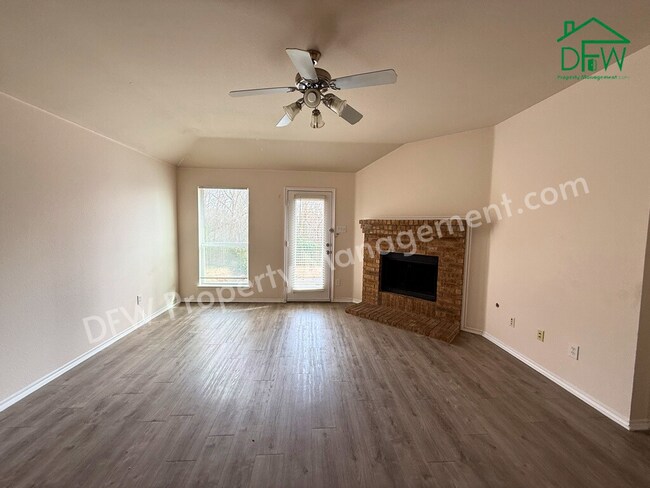 2224 Hummingbird Way in Mesquite, TX - Foto de edificio - Building Photo