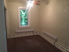 815 E Locust St in Milwaukee, WI - Building Photo - Building Photo