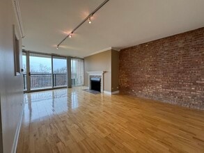 6020 Oakwood Dr in Lisle, IL - Building Photo - Building Photo