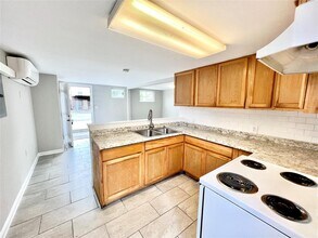 204 S 74th 1/2 St in Houston, TX - Building Photo - Building Photo