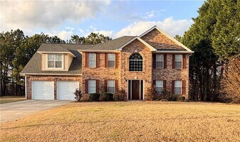 1576 Rogers Crossing Dr in Lithonia, GA - Building Photo