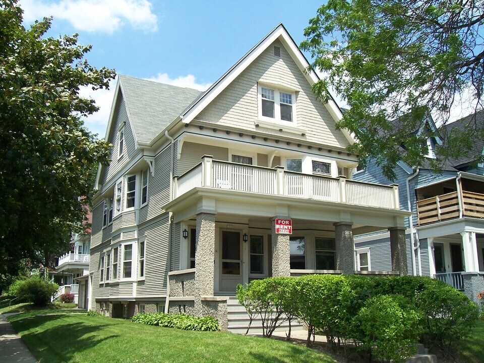 1900 E Newberry Blvd in Milwaukee, WI - Building Photo