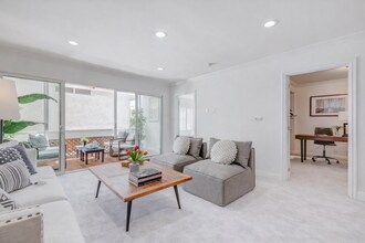 516 San Vicente Blvd, Unit # 208 in Santa Monica, CA - Building Photo - Building Photo