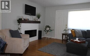 11 Colmar Pl in Hamilton, ON - Building Photo - Building Photo