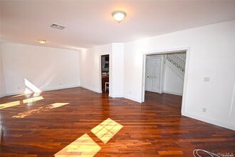 21 Arrandale Ave in Great Neck, NY - Building Photo - Building Photo