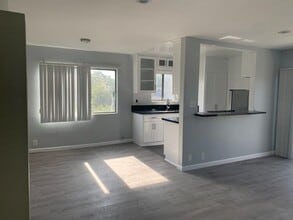 4901 Laurel Canyon Blvd, Unit 8 in Valley Village, CA - Building Photo - Building Photo